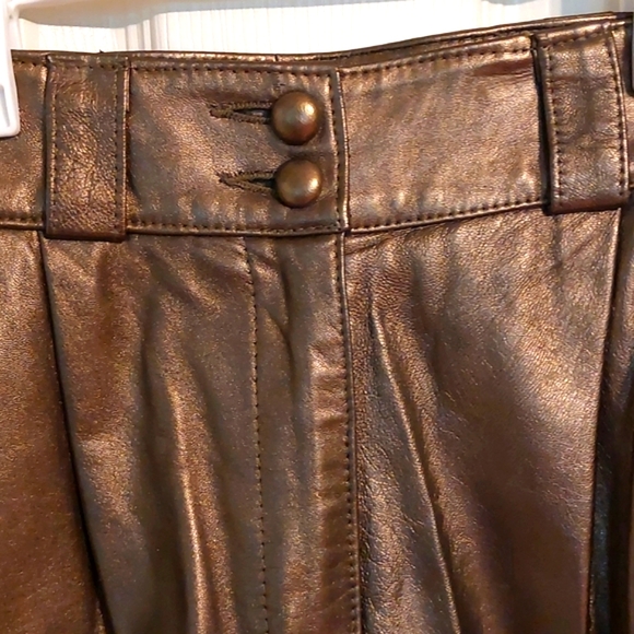Spectacular Vintage Leather Shorts - Picture 3 of 7